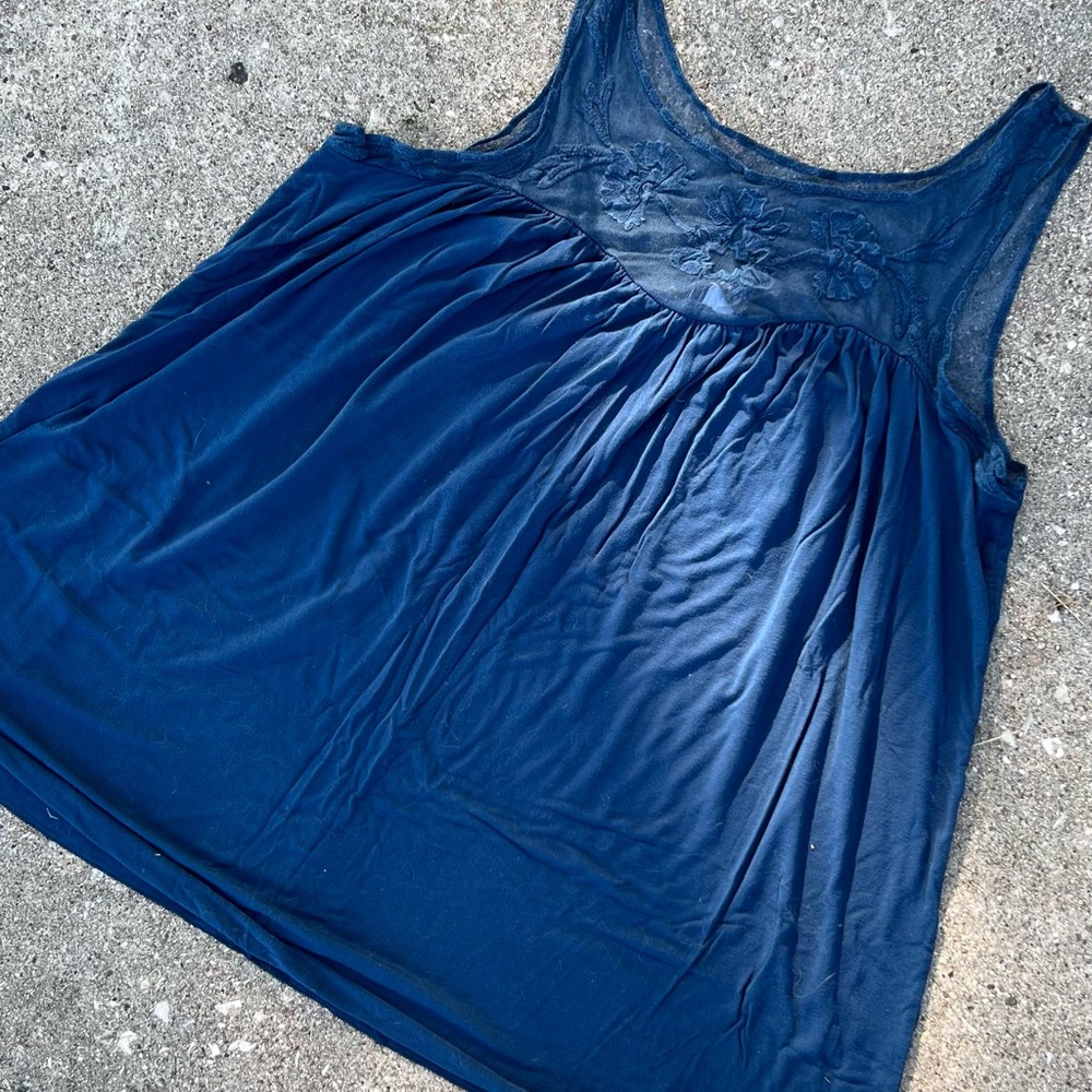Tank top with floral lace design